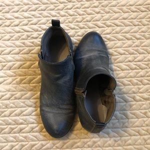 Loved Jessica Cline gray booties